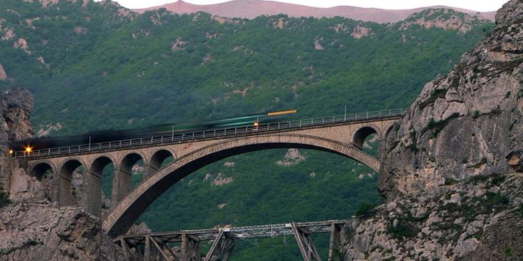 پل تاریخی راه اهن