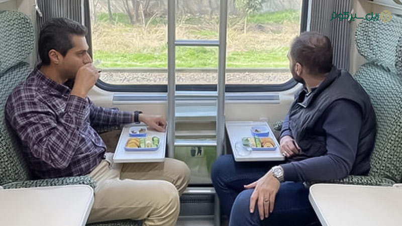 کوپه قطار زمرد