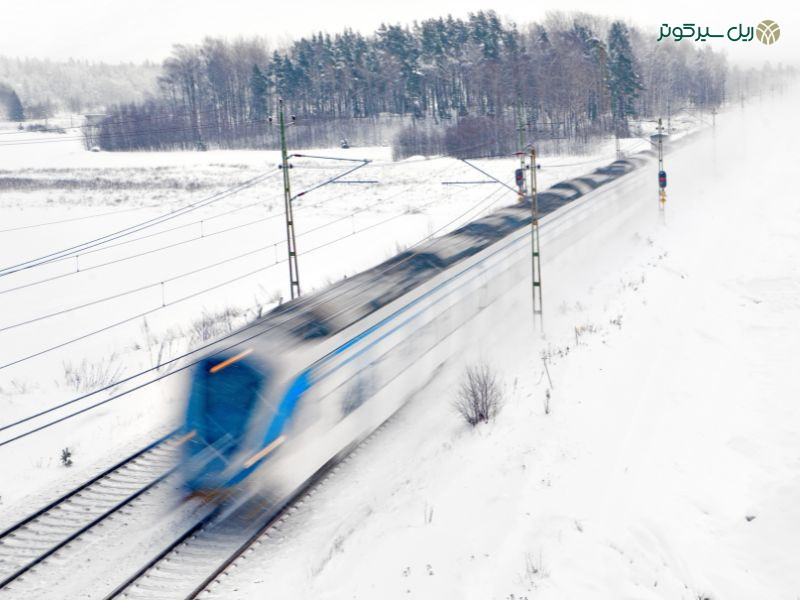 حرکت قطار در برف