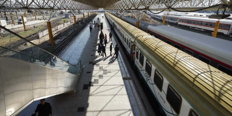 سفر با قطار راحتتر است یا با اتوبوس؟