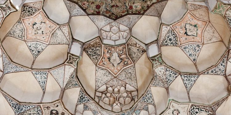 تزئینات قدمگاه نیشابور