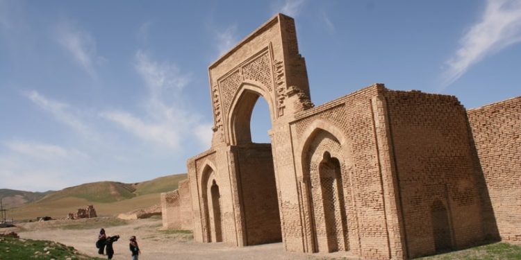 کاروانسرای رباط شرف