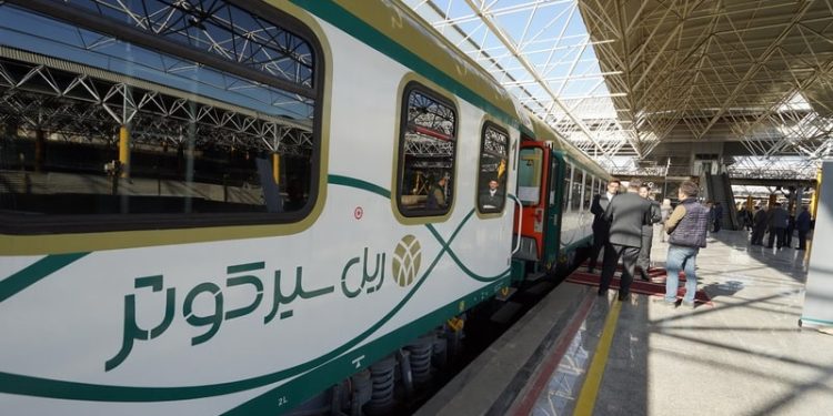 ۱۰ دلیل بهتر بودن قطار از هواپیما