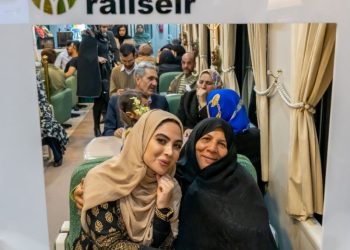 جشن روز مادر در قطار