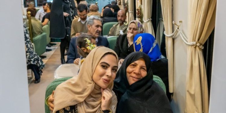 جشن روز مادر در قطار