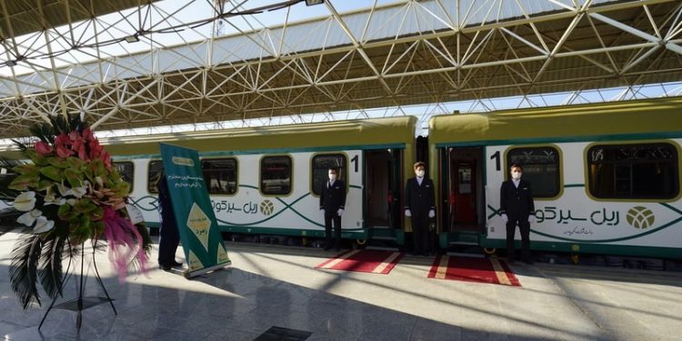 حرکت قطار زمرد