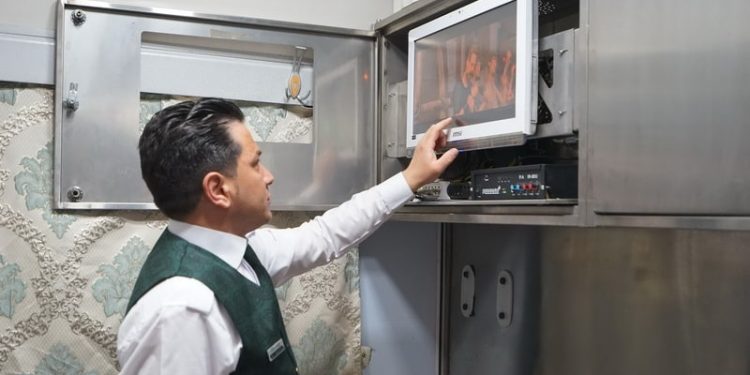 خدمات قطار پنج ستاره زمرد