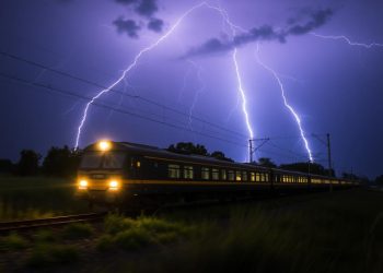 تدابیر ایمنی قطار و رعد و برق
