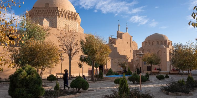 میدان چهار فرسنگ یزد: قلب تاریخی و فرهنگی شهر